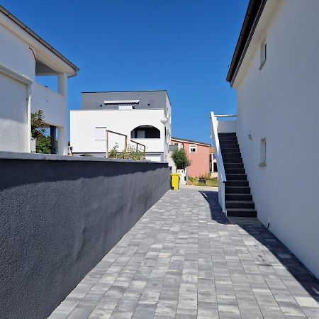 Apartmani Deak Vir Luaran gambar