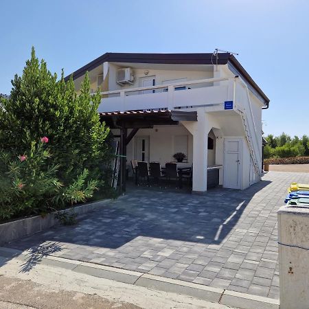 Apartmani Deak Vir Luaran gambar