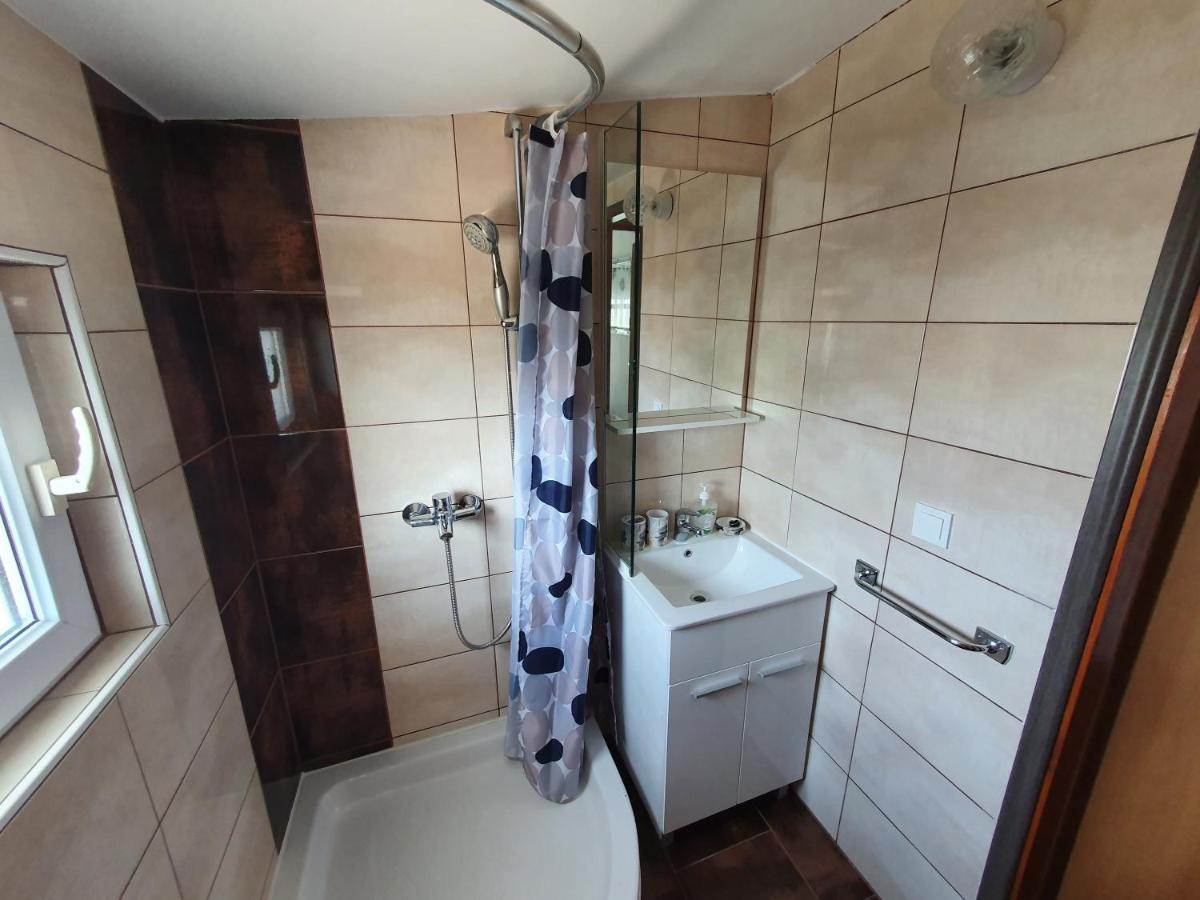 Apartmani Deak Vir Luaran gambar
