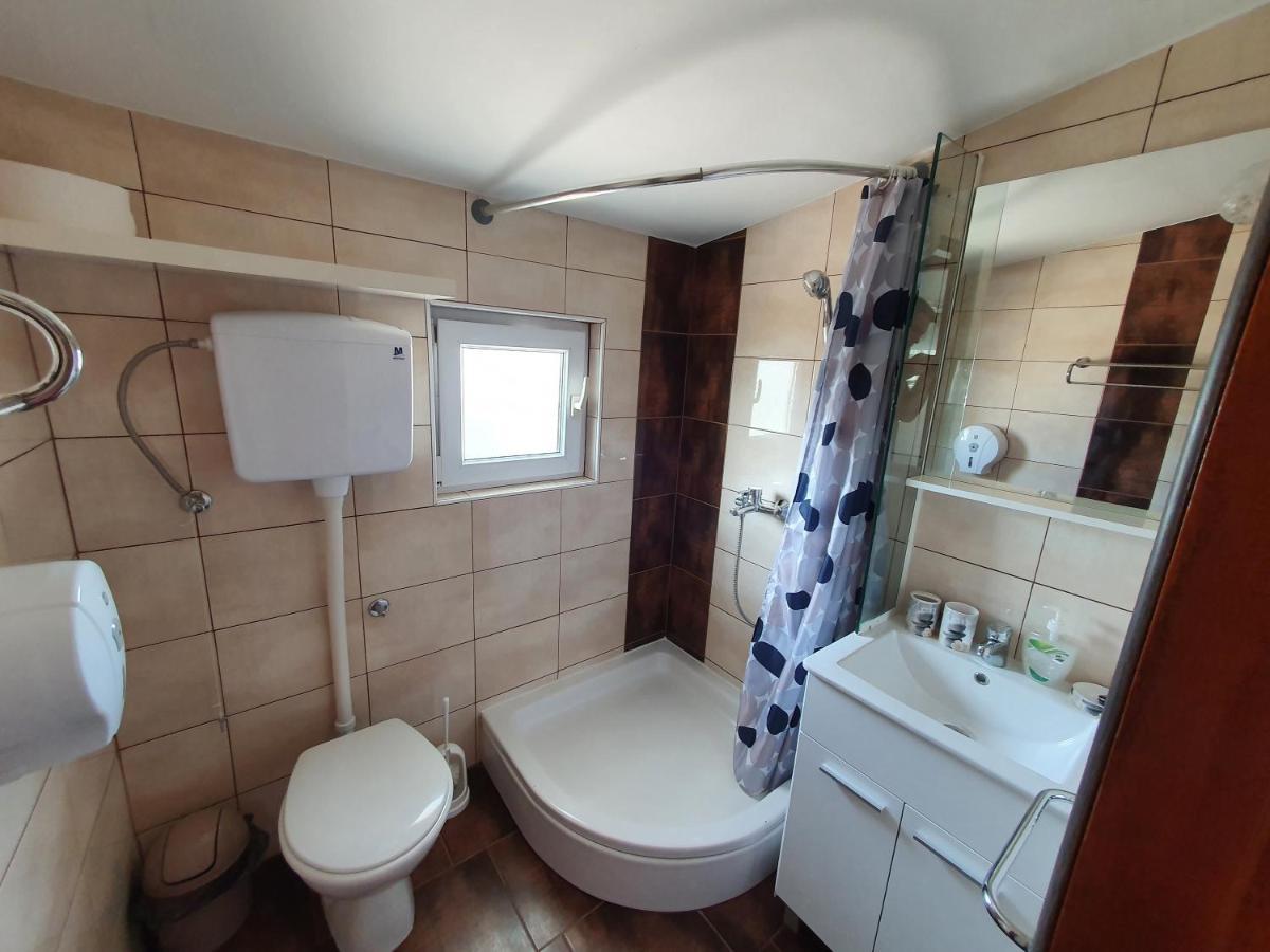 Apartmani Deak Vir Luaran gambar