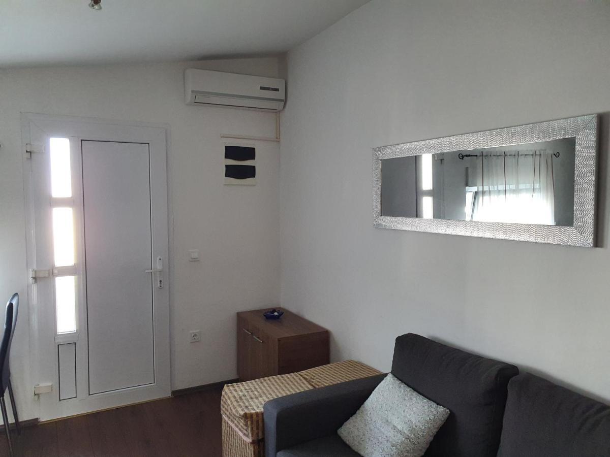 Apartmani Deak Vir Luaran gambar