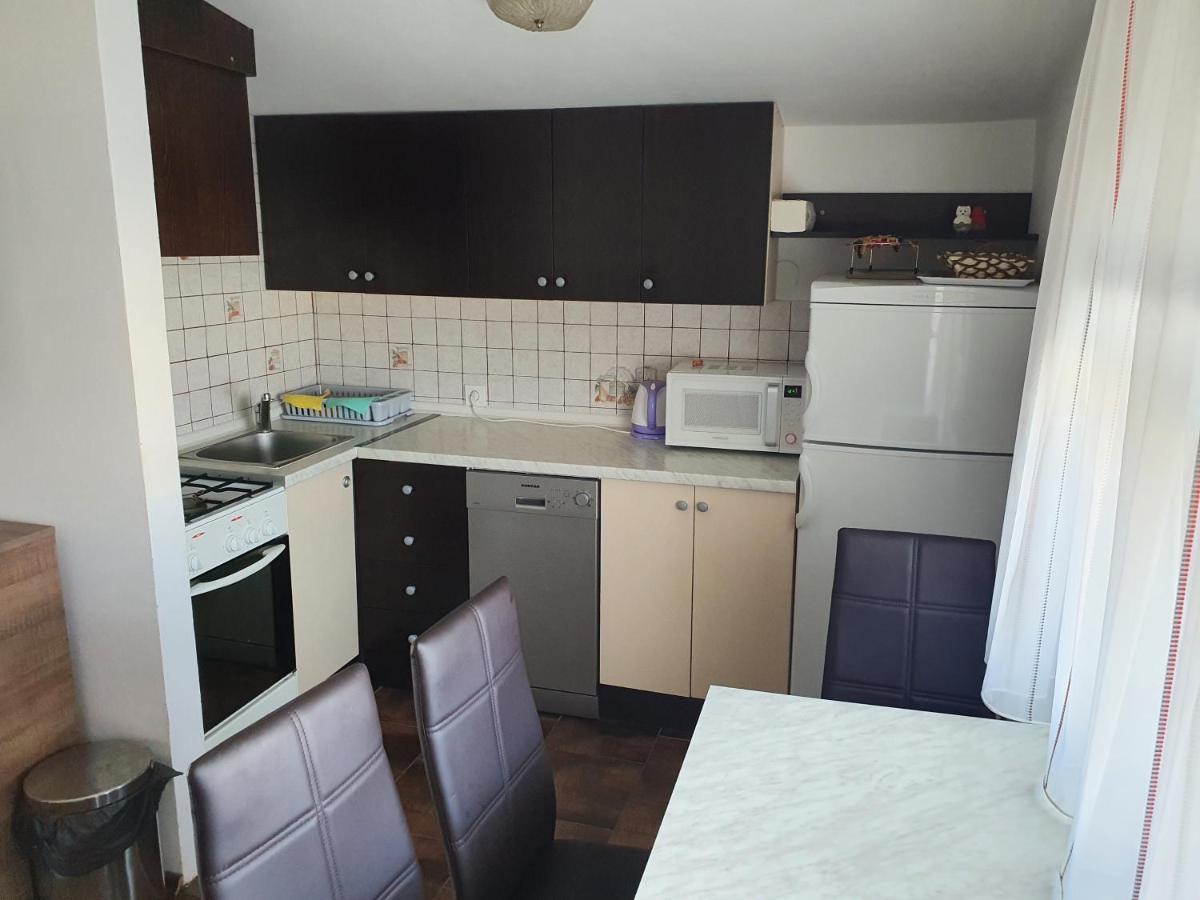 Apartmani Deak Vir Luaran gambar