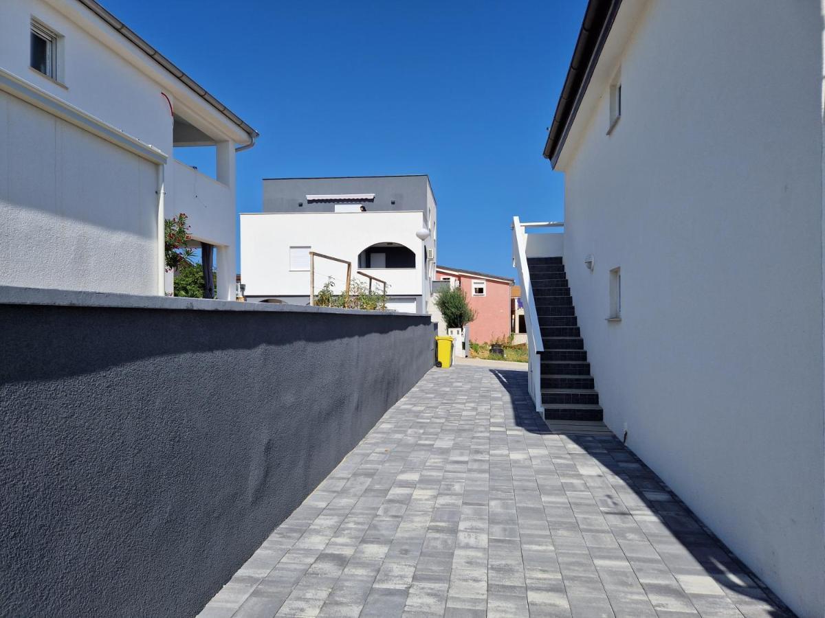 Apartmani Deak Vir Luaran gambar