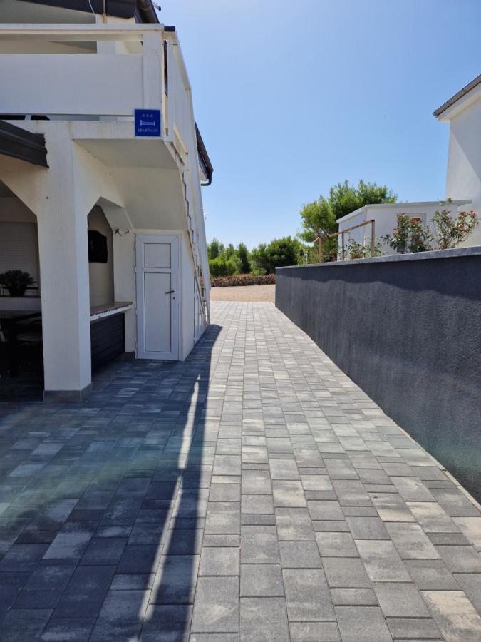 Apartmani Deak Vir Luaran gambar