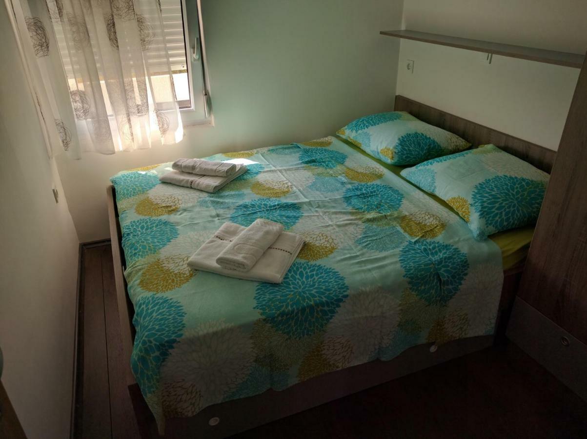 Apartmani Deak Vir Luaran gambar