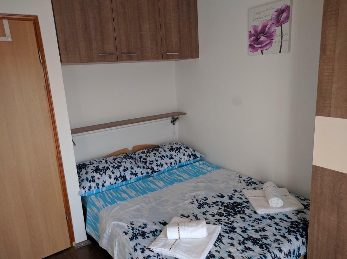 Apartmani Deak Vir Luaran gambar